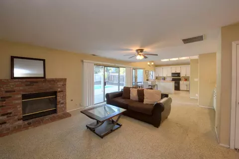 512 Berlin Way, Patterson, CA 95363 photo 14