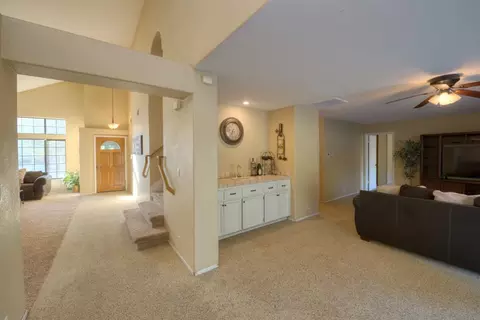 512 Berlin Way, Patterson, CA 95363 photo 12