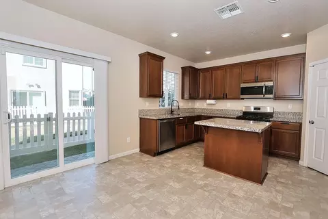 Kitchen - 551 Ashwick Loop, Sacramento, CA 95823 photo 2 of 7