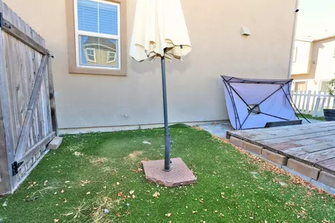 Exterior - 551 Ashwick Loop, Sacramento, CA 95823 photo 11 of 17