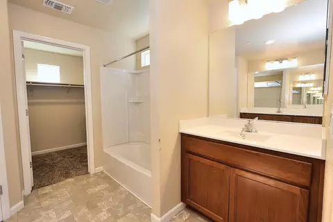 Bath - 551 Ashwick Loop, Sacramento, CA 95823 photo 6 of 10