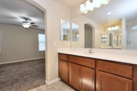 Bath - 551 Ashwick Loop, Sacramento, CA 95823 photo 3 of 10