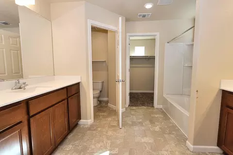 Bath - 551 Ashwick Loop, Sacramento, CA 95823 photo 5 of 10