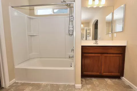 Bath - 551 Ashwick Loop, Sacramento, CA 95823 photo 7 of 10