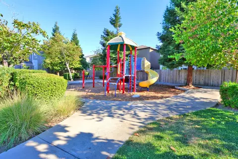 Exterior - 551 Ashwick Loop, Sacramento, CA 95823 photo 16 of 17