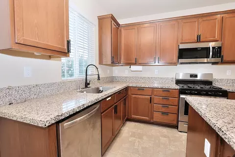 Kitchen - 551 Ashwick Loop, Sacramento, CA 95823 photo 5 of 7