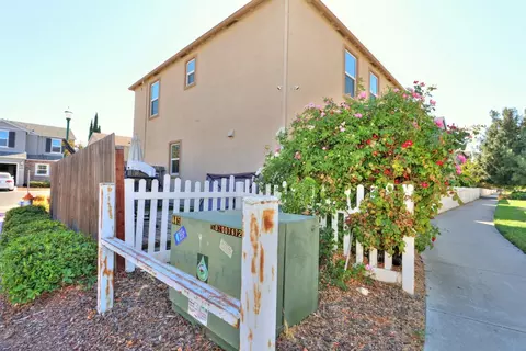Exterior - 551 Ashwick Loop, Sacramento, CA 95823 photo 13 of 17