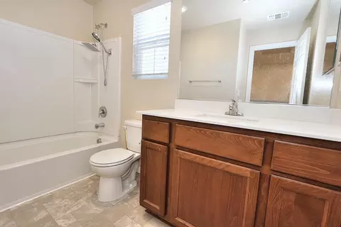 Bath - 551 Ashwick Loop, Sacramento, CA 95823 photo 8 of 10