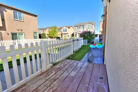 Exterior - 551 Ashwick Loop, Sacramento, CA 95823 photo 7 of 17