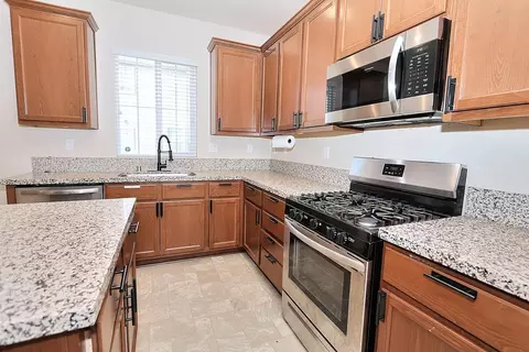 Kitchen - 551 Ashwick Loop, Sacramento, CA 95823 photo 4 of 7