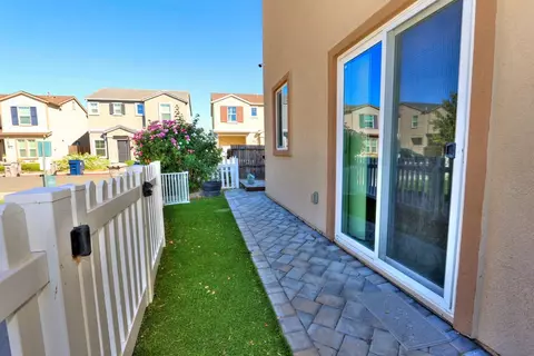 Exterior - 551 Ashwick Loop, Sacramento, CA 95823 photo 6 of 17