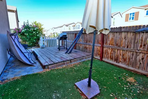 Exterior - 551 Ashwick Loop, Sacramento, CA 95823 photo 10 of 17