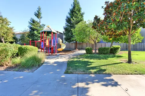Exterior - 551 Ashwick Loop, Sacramento, CA 95823 photo 17 of 17