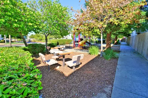 View/Area - 551 Ashwick Loop, Sacramento, CA 95823 photo 2 of 2
