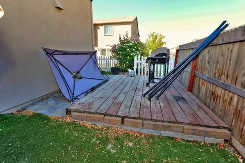 Exterior - 551 Ashwick Loop, Sacramento, CA 95823 photo 12 of 17