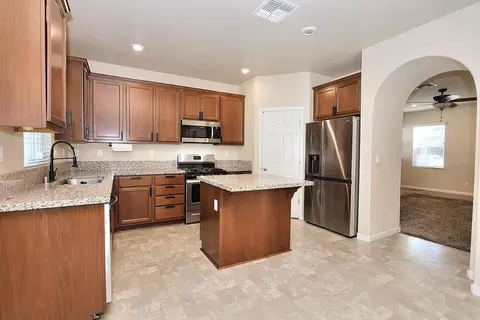Kitchen - 551 Ashwick Loop, Sacramento, CA 95823 photo 1 of 7