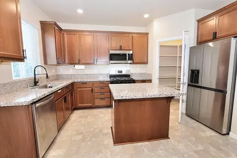 Kitchen - 551 Ashwick Loop, Sacramento, CA 95823 photo 7 of 7