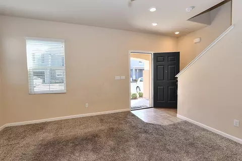 Living - 551 Ashwick Loop, Sacramento, CA 95823 photo 1 of 4