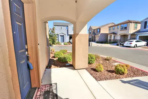 Exterior - 551 Ashwick Loop, Sacramento, CA 95823 photo 3 of 17