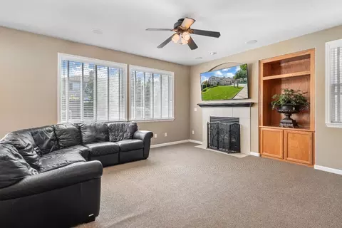 Living - 508 Shasta Ave, Ripon, CA 95366 photo 3 of 6