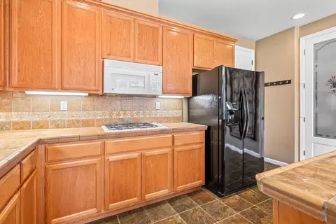 Kitchen - 508 Shasta Ave, Ripon, CA 95366 photo 4 of 5