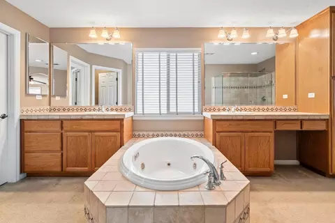 Bath - 508 Shasta Ave, Ripon, CA 95366 photo 3 of 5