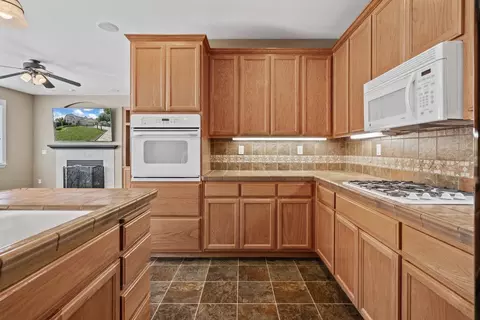 Kitchen - 508 Shasta Ave, Ripon, CA 95366 photo 3 of 5