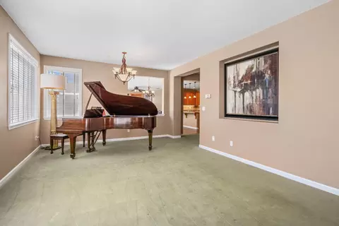 Living - 508 Shasta Ave, Ripon, CA 95366 photo 2 of 6