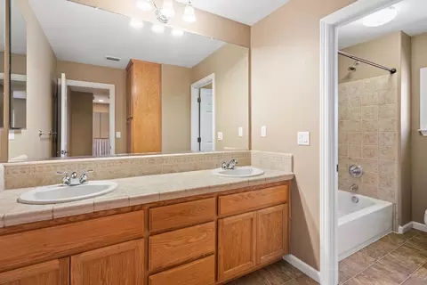 Bath - 508 Shasta Ave, Ripon, CA 95366 photo 2 of 5