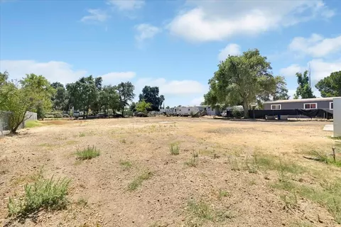 Exterior - 1664 4th Ave, Olivehurst, CA 95961 photo 5 of 5