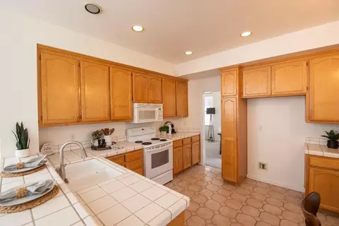 Kitchen - 1684 Bailey, Ripon, CA 95366 photo 2 of 6