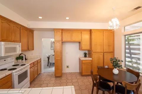 Kitchen - 1684 Bailey, Ripon, CA 95366 photo 4 of 6