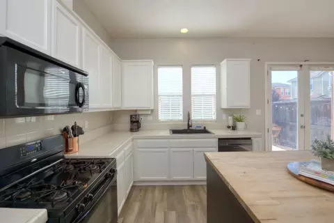Kitchen - 9442 Vintner Cir, Patterson, CA 95363 photo 2 of 4
