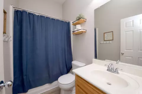 Bath - 9442 Vintner Cir, Patterson, CA 95363 photo 1 of 2