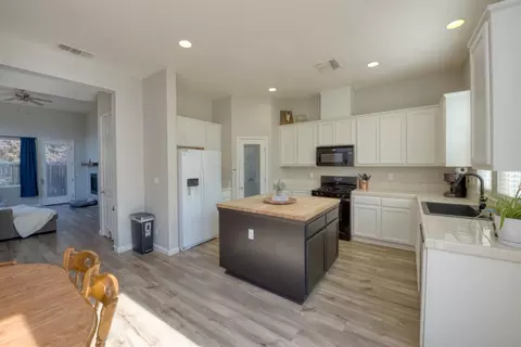 Kitchen - 9442 Vintner Cir, Patterson, CA 95363 photo 3 of 4