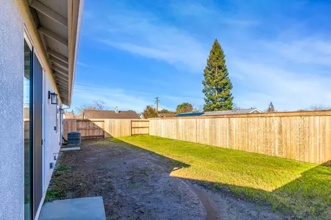 8205 Caminata Ln, Carmichael, CA 95608 photo 3