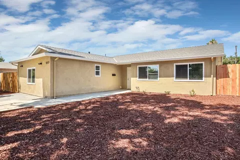 1013 Fish Dr, Modesto, CA 95351 photo 2