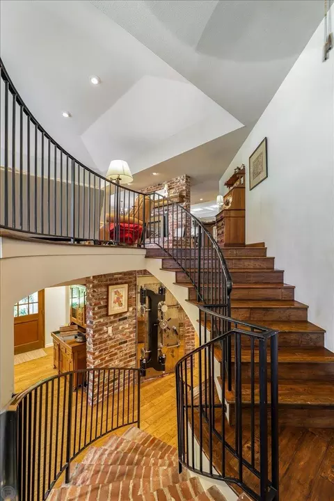 Entry Way - 1550 E Cardella Rd, Merced, CA 95340 photo 8 of 12