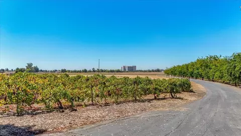 Exterior - 1550 E Cardella Rd, Merced, CA 95340 photo 30 of 30