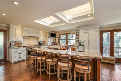 Kitchen - 1550 E Cardella Rd, Merced, CA 95340 photo 4 of 10