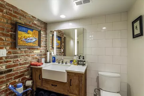 Bath - 1550 E Cardella Rd, Merced, CA 95340 photo 8 of 11