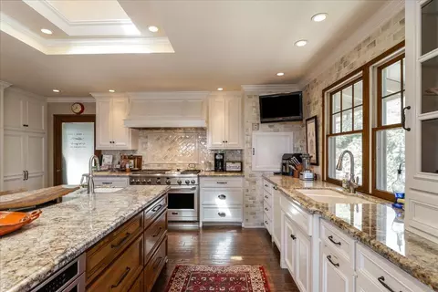 Kitchen - 1550 E Cardella Rd, Merced, CA 95340 photo 7 of 10