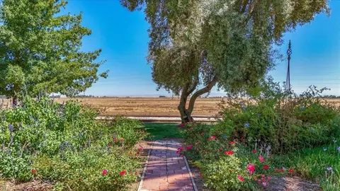Exterior - 1550 E Cardella Rd, Merced, CA 95340 photo 16 of 30