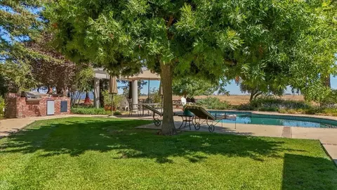 Exterior - 1550 E Cardella Rd, Merced, CA 95340 photo 8 of 30