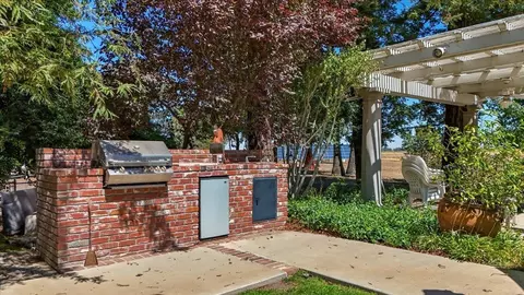 Exterior - 1550 E Cardella Rd, Merced, CA 95340 photo 9 of 30