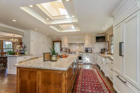 Kitchen - 1550 E Cardella Rd, Merced, CA 95340 photo 6 of 10