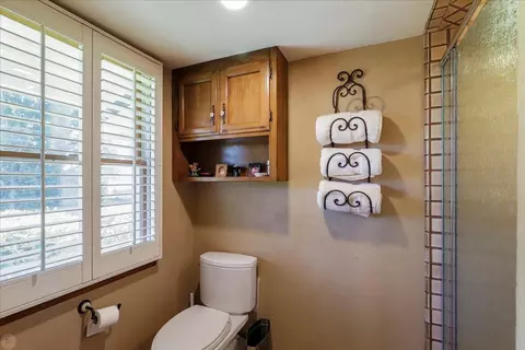 Bath - 1550 E Cardella Rd, Merced, CA 95340 photo 6 of 11