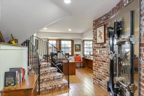 Entry Way - 1550 E Cardella Rd, Merced, CA 95340 photo 10 of 12