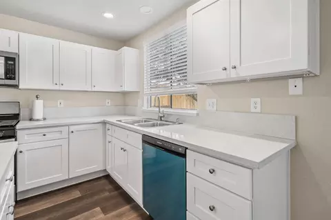 Kitchen - 1244 Dolores Ln, Tracy, CA 95376 photo 6 of 8