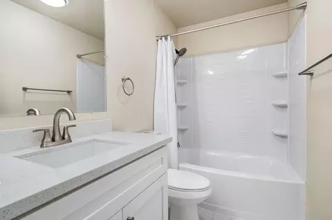 Bath - 1244 Dolores Ln, Tracy, CA 95376 photo 2 of 3